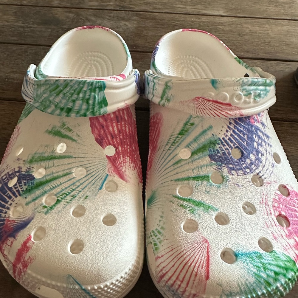 Woman’s color for crocs size 9 like new